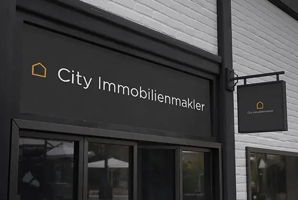 Das Team von Immobilienmakler Achim arbeitet professionell im Büro